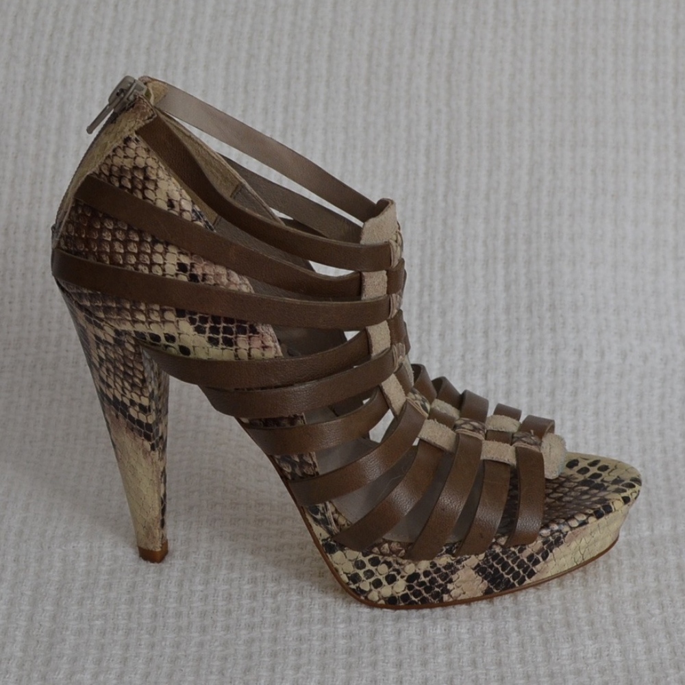 7 for all Mankind Brown Taupe Snakeskin Heels 8.5